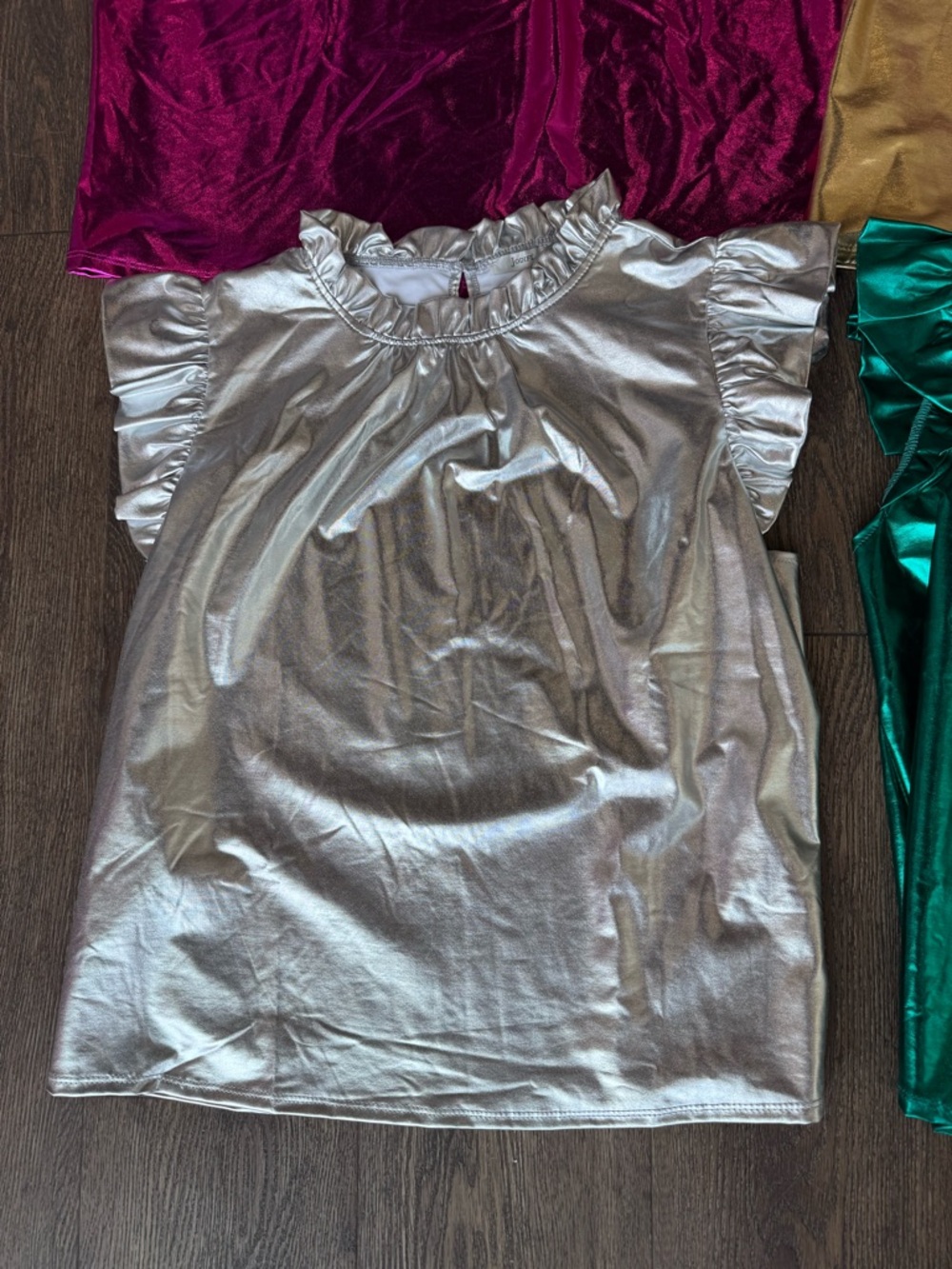 Jodifl Metallic Ruffle Sleeve Top Lot S17 - Picture 3 of 6